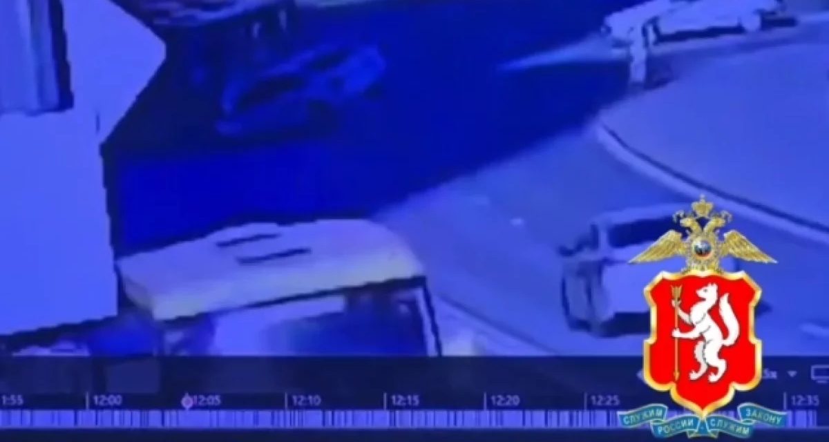 Водитель легковушки погиб при столкновении с автобусом, в котором ехали семеро детей