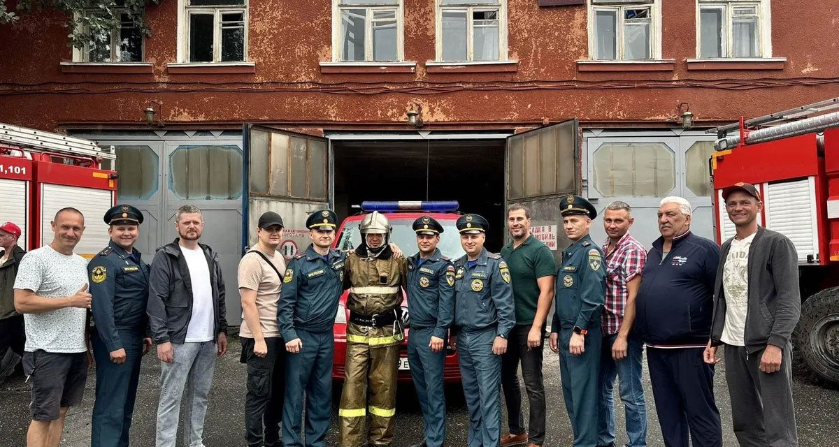 В Заречном провели на пенсию майора пожарной службы после 25 лет работы