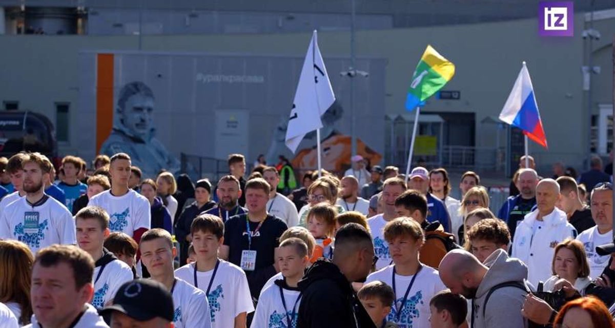 Участница «Кросса нации» в Екатеринбурге пробежала дистанцию в русском народном костюме