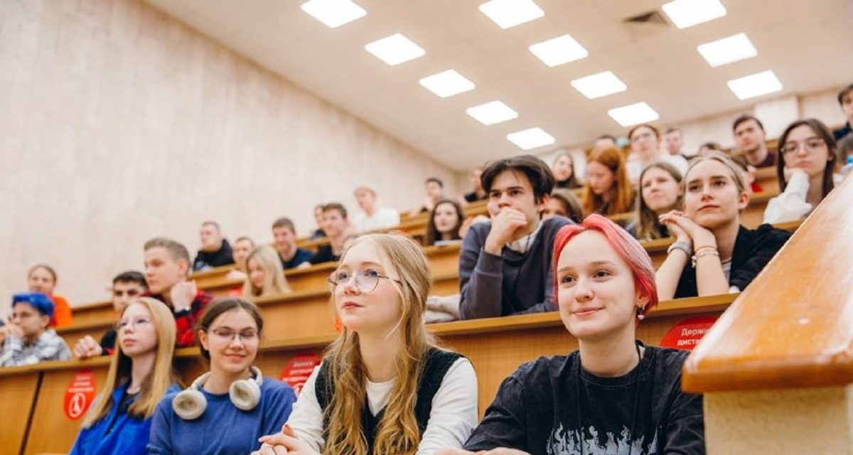 Свердловские школьники смогут бесплатно готовиться к ОГЭ и ЕГЭ, а лучшие съездят в МФТИ